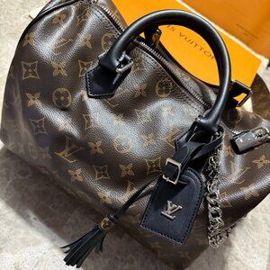 STUNNING Fashion Satchel with 2 straps (1 Reversible)-Crossbody-Dual Wear-LV BAG